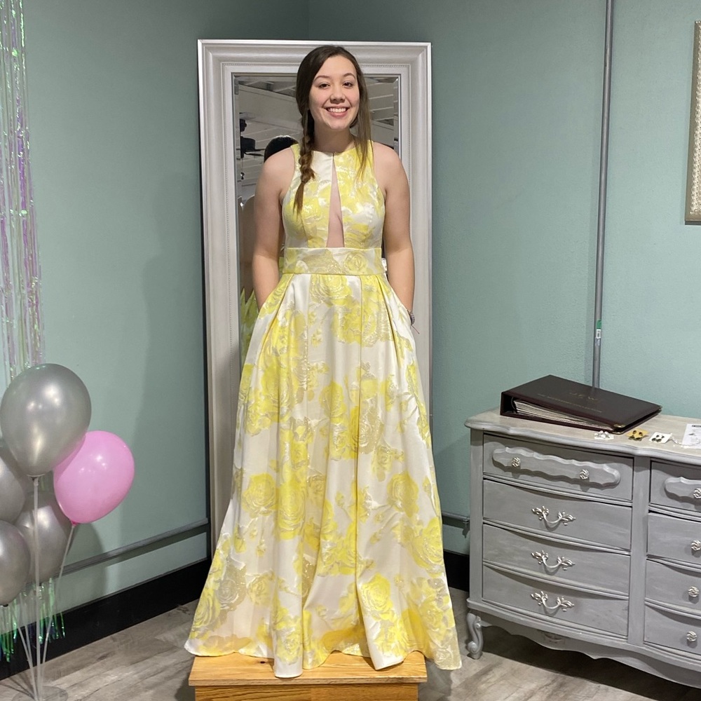 Dave and Johnny prom dress size 7/8
